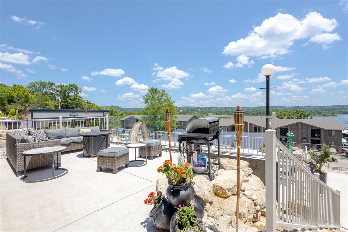 Glass Terrace Lounge