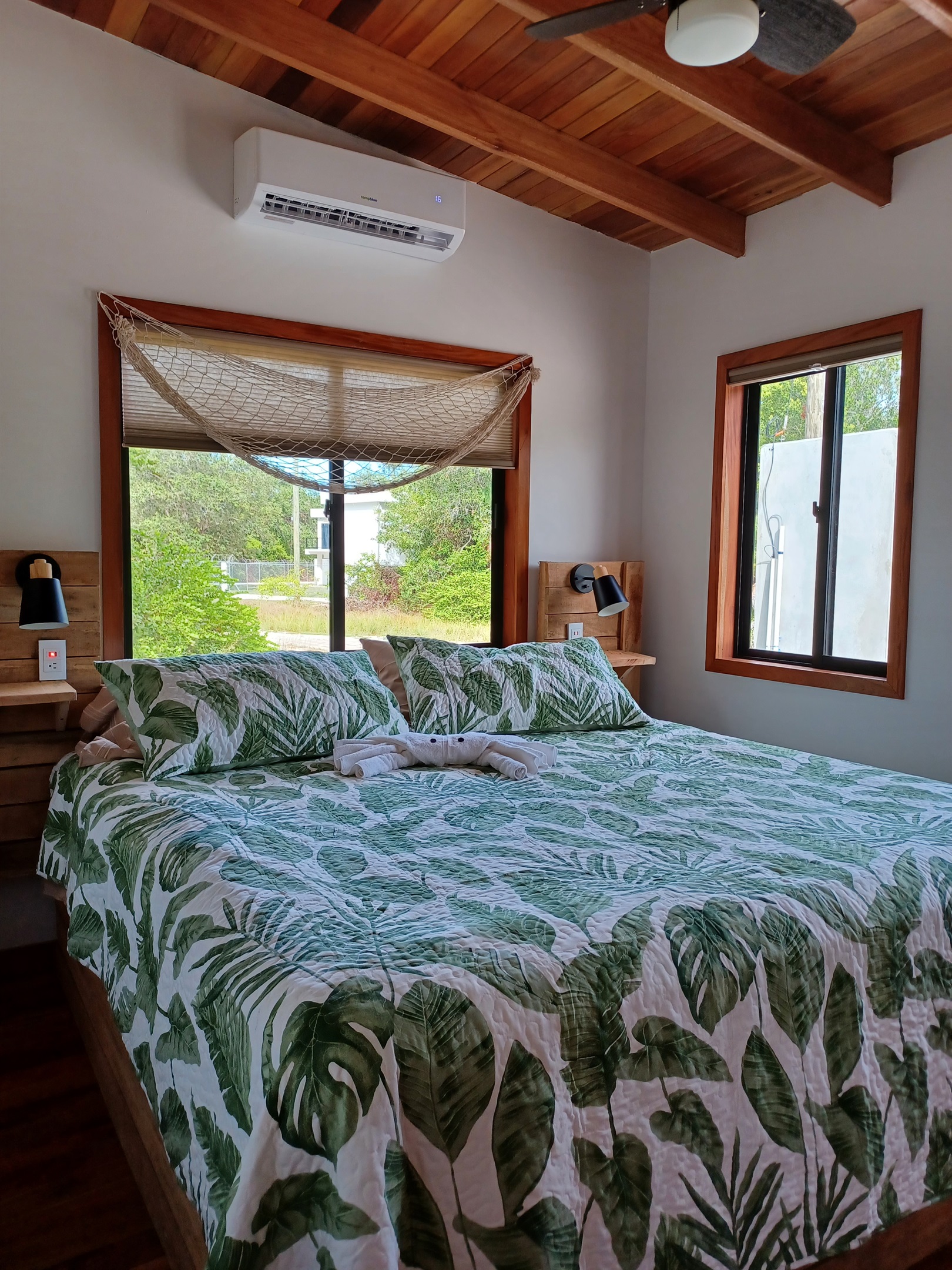 Seahorse bedroom with king bed