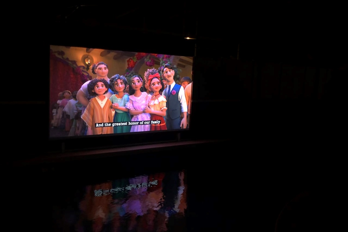 Outdoor poolside cinema, for movie nights under the stars -  it's so much fun!