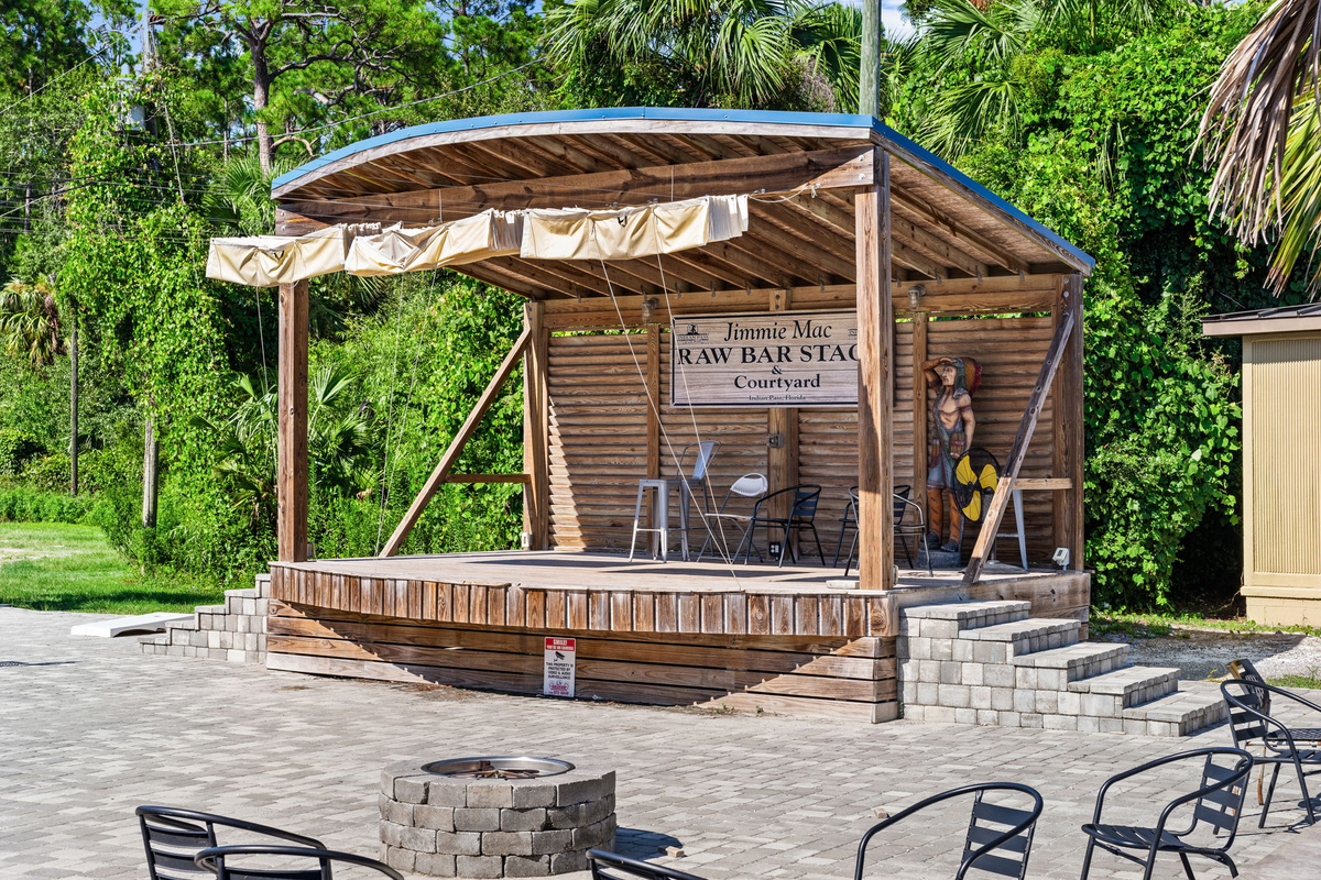 If you're lucky, you'll catch live music under the stars. It's the perfect place to unwind after a day at the beach with fresh seafood, cold drinks, and great company.