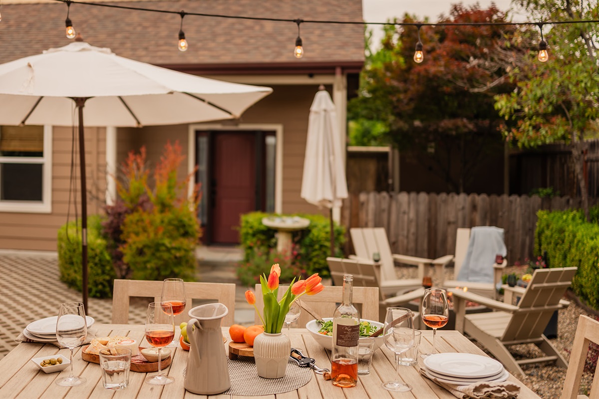 Al fresco dining for 6