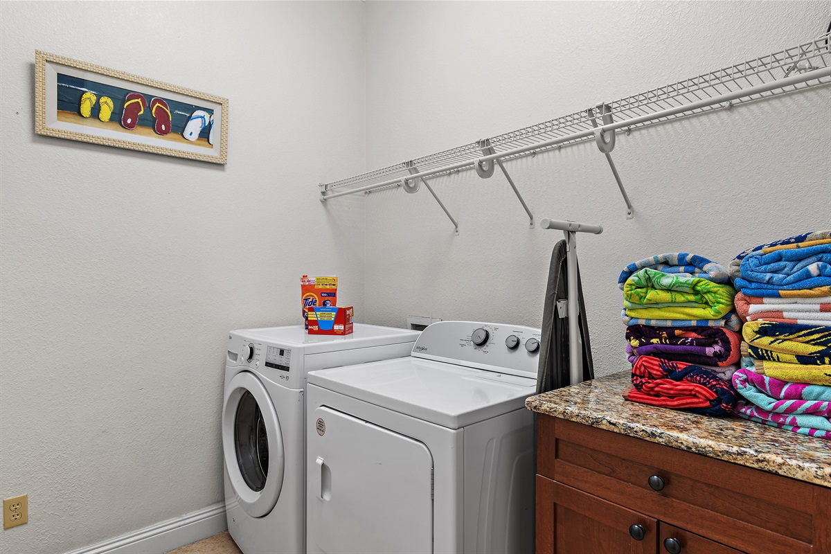 Full size washer and dryer with plenty of laundry supplies + BEACH TOWELS!