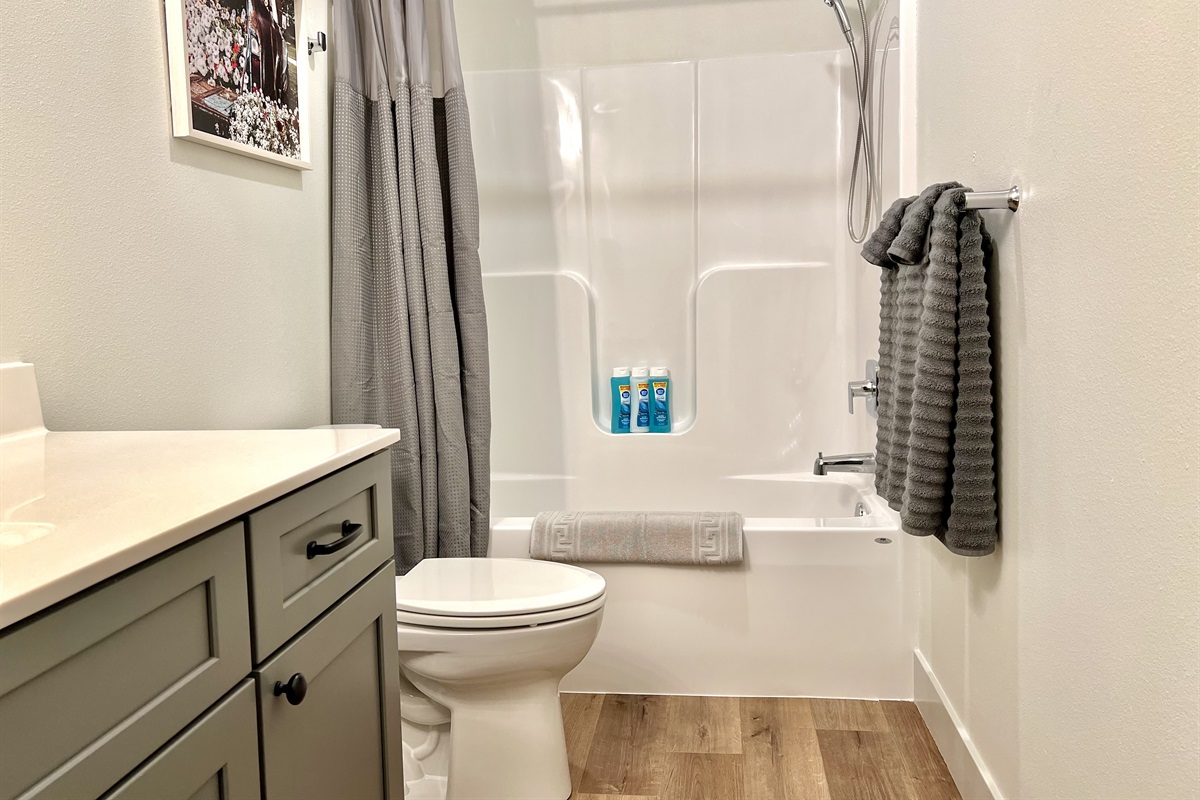 Lower level full bath!