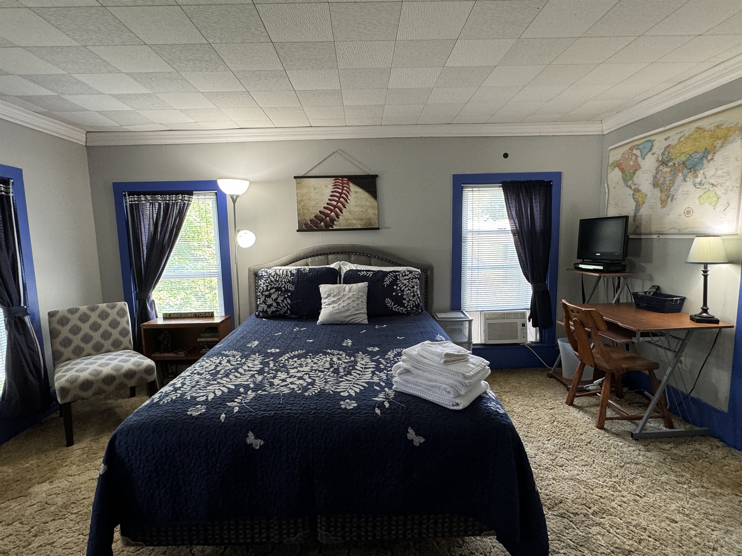 2nd floor queen bedroom