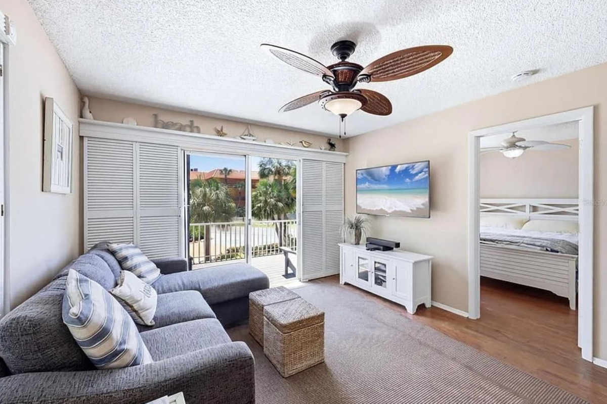 Open, airy layout with comfy seating, smart TV and outdoor front deck area. Relax and unwind with free Netflix after a long day in the sun! 