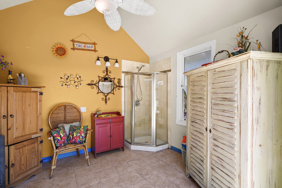 Charming pool house casita with shower and sink