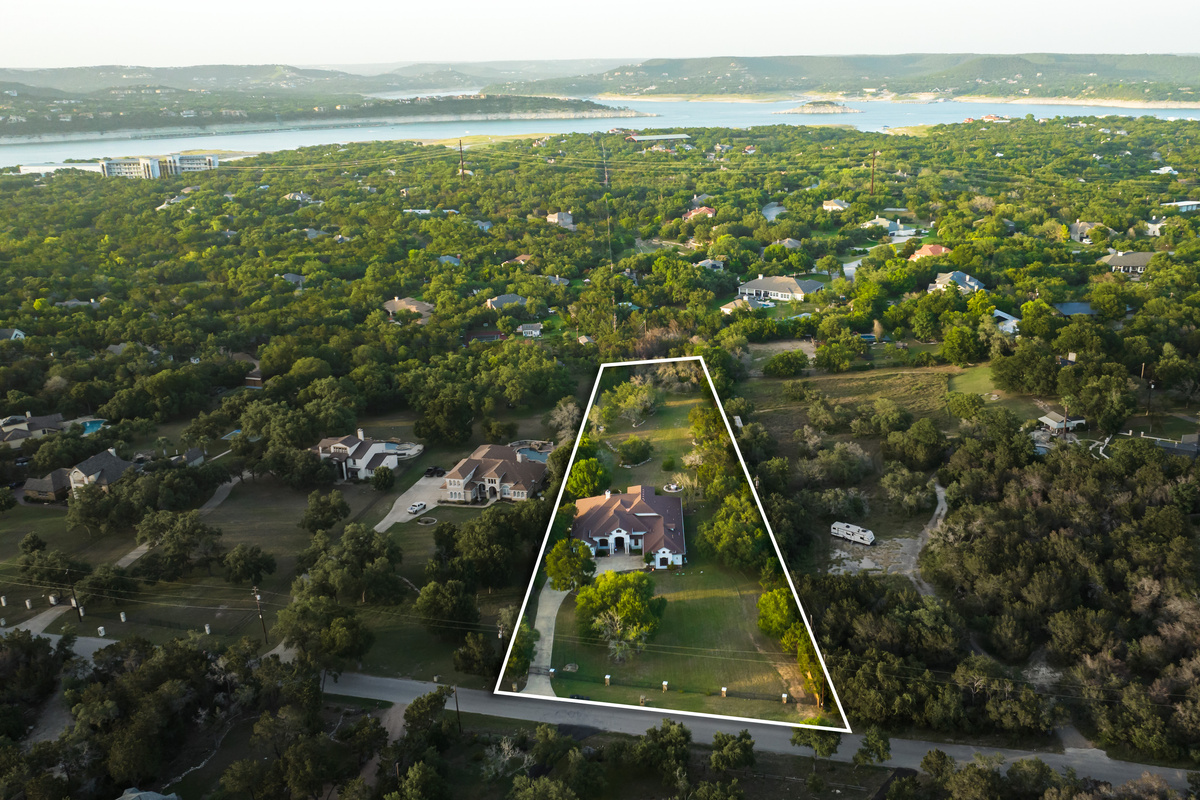 Discover the beauty of the Lake Travis area, surrounded by peaceful Hill Country scenery, outdoor adventures, lakeside experiences, and local dining.
