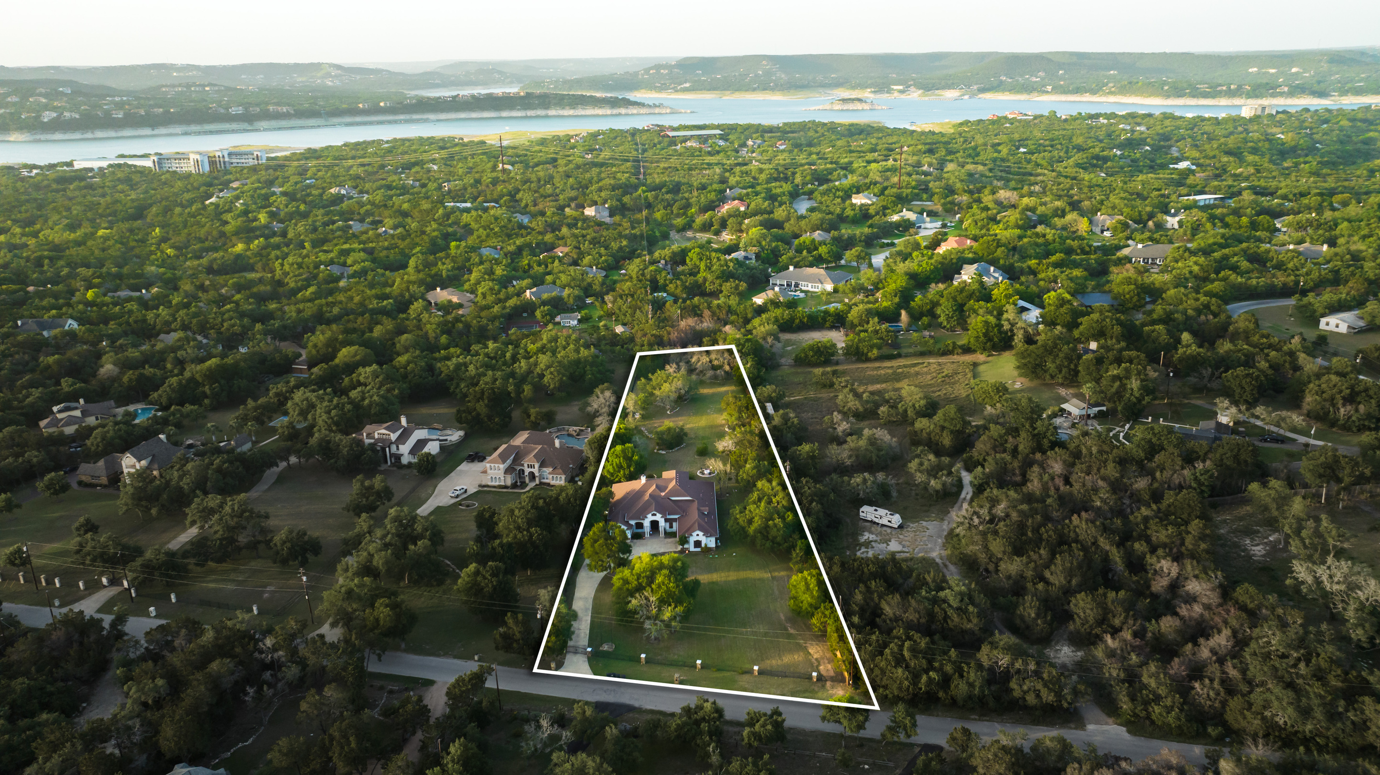 Discover the beauty of the Lake Travis area, surrounded by peaceful Hill Country scenery, outdoor adventures, lakeside experiences, and local dining.