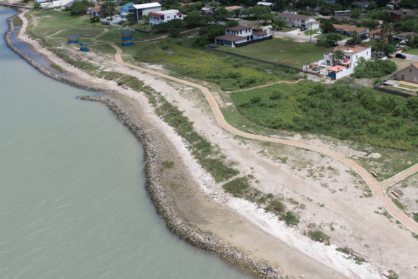 Bay access 250 ft from house