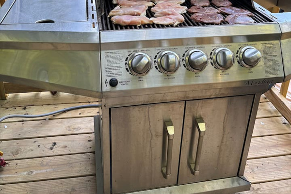 Natural gas grill