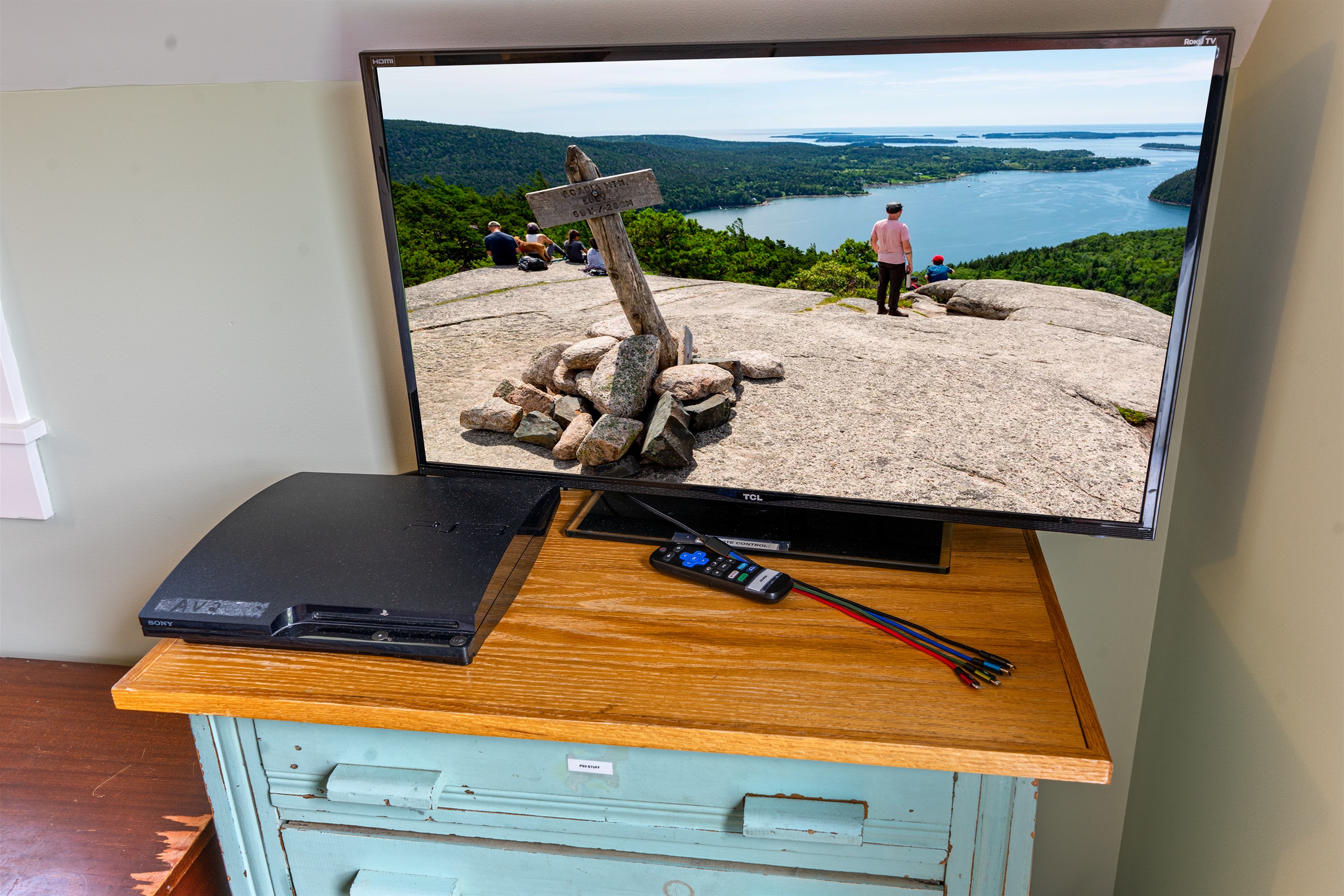 The ultimate tech-ready retreat. The Acadia Room now features a private Roku TV and PlayStation 3 for late-night gaming. Includes a multi-device charging station—all with a literal view of the Acadia Mountain summit out your window.