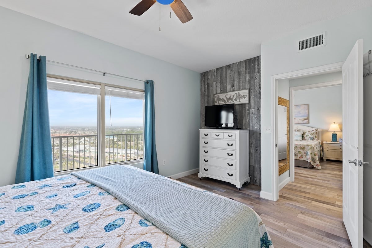 Main bedroom 2 with ceiling fan and smart TV