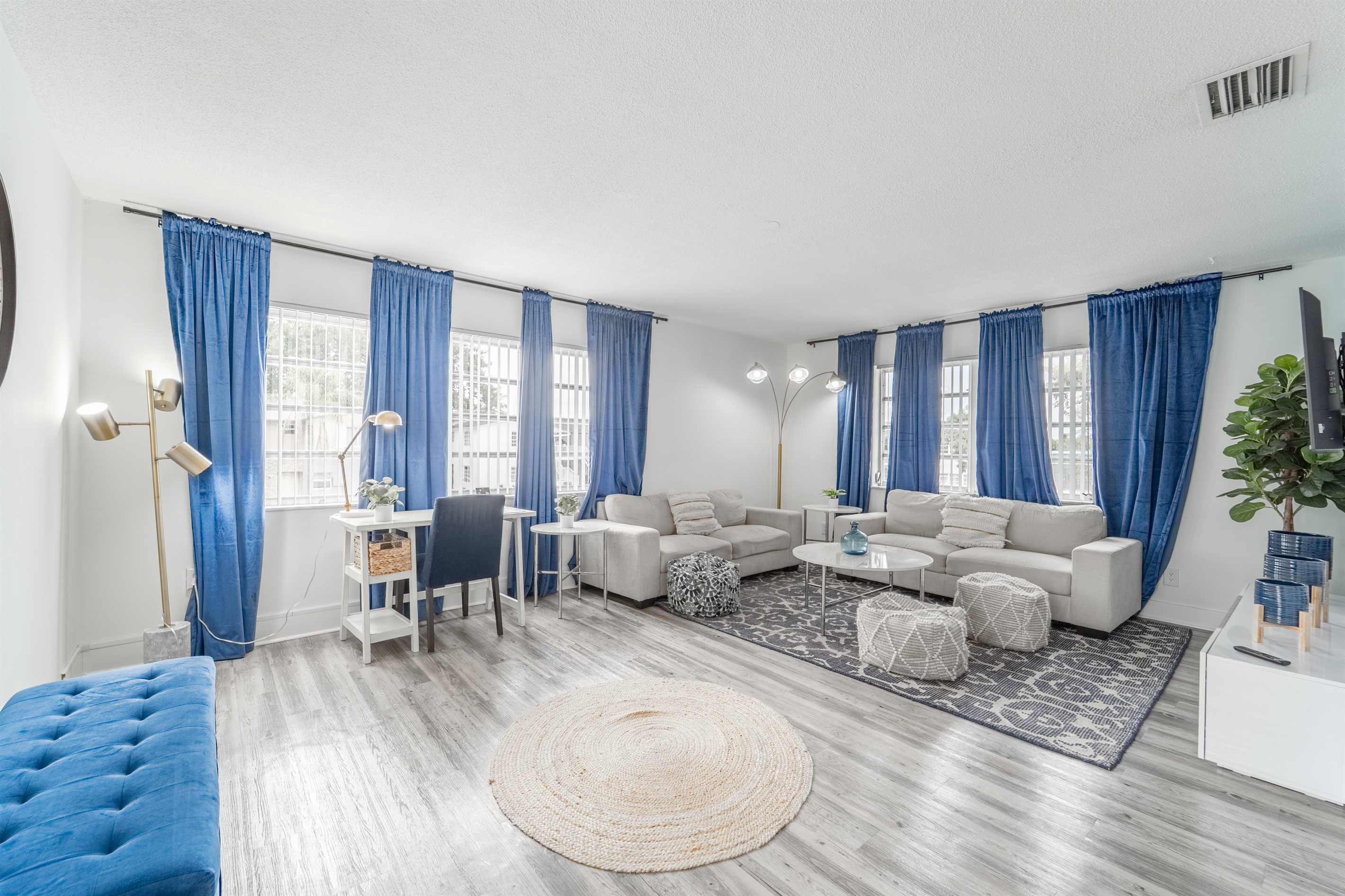 2 BD Condo - Sleeps 4 - Palm Wave Stays