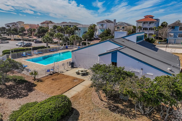 Pool/Club House