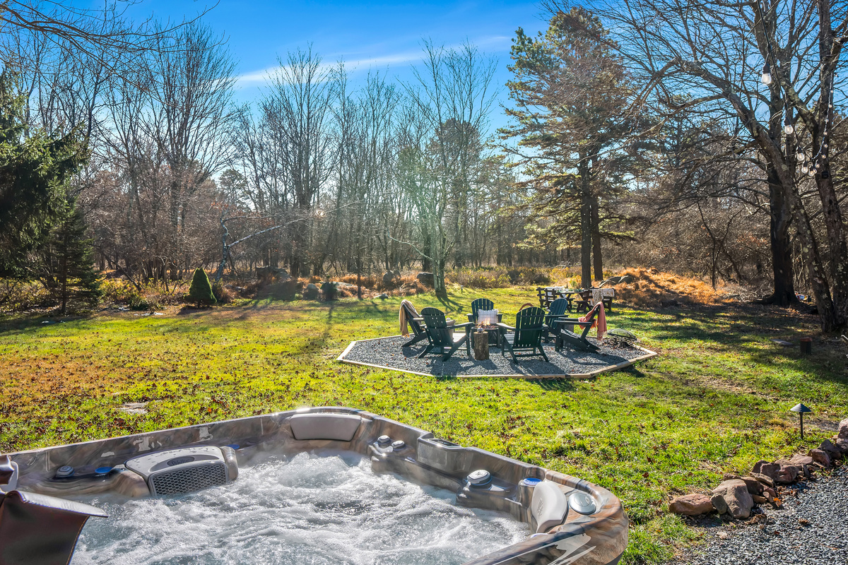 Kick back and relax in the Wellis Mont Blanc hot tub, built for seven, surrounded by the stunning beauty of the Poconos! Pure bliss!