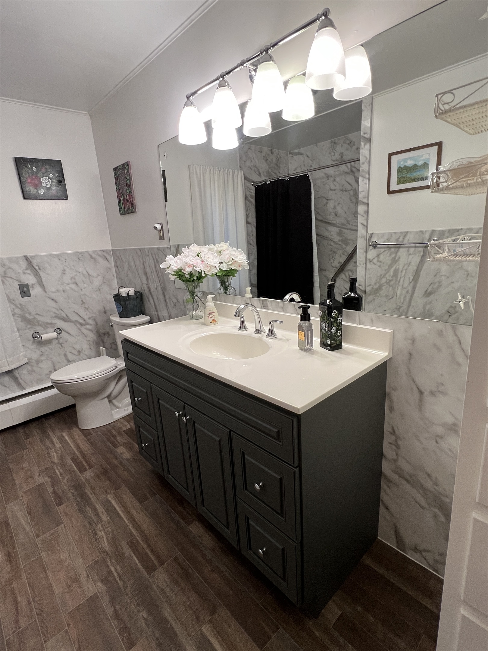 Renovated bathroom with tub/shower