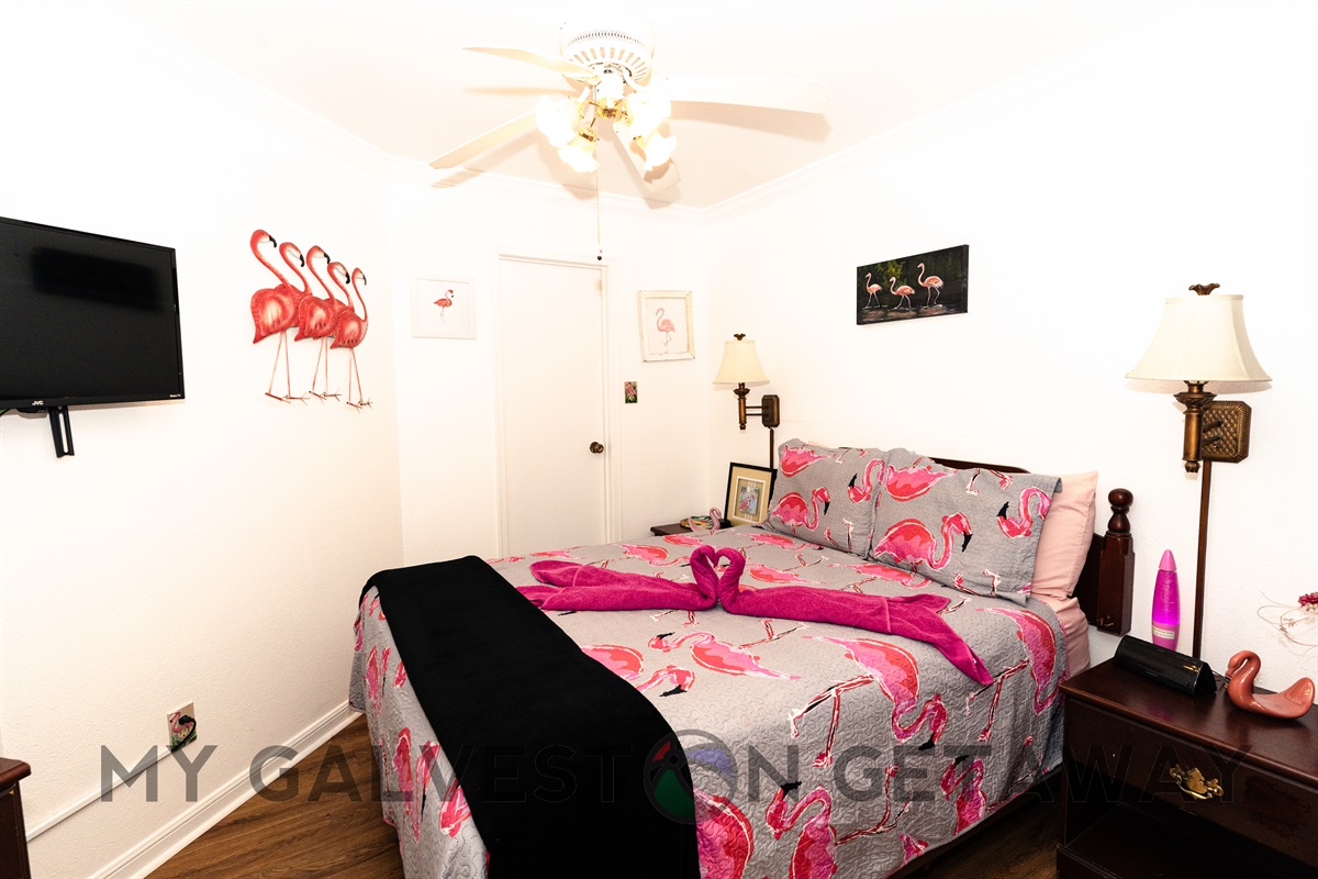 Rest and relax in the flamingo bedroom