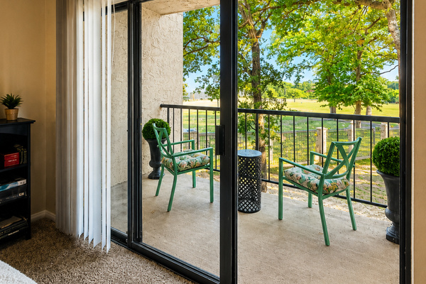 Connecting balcony