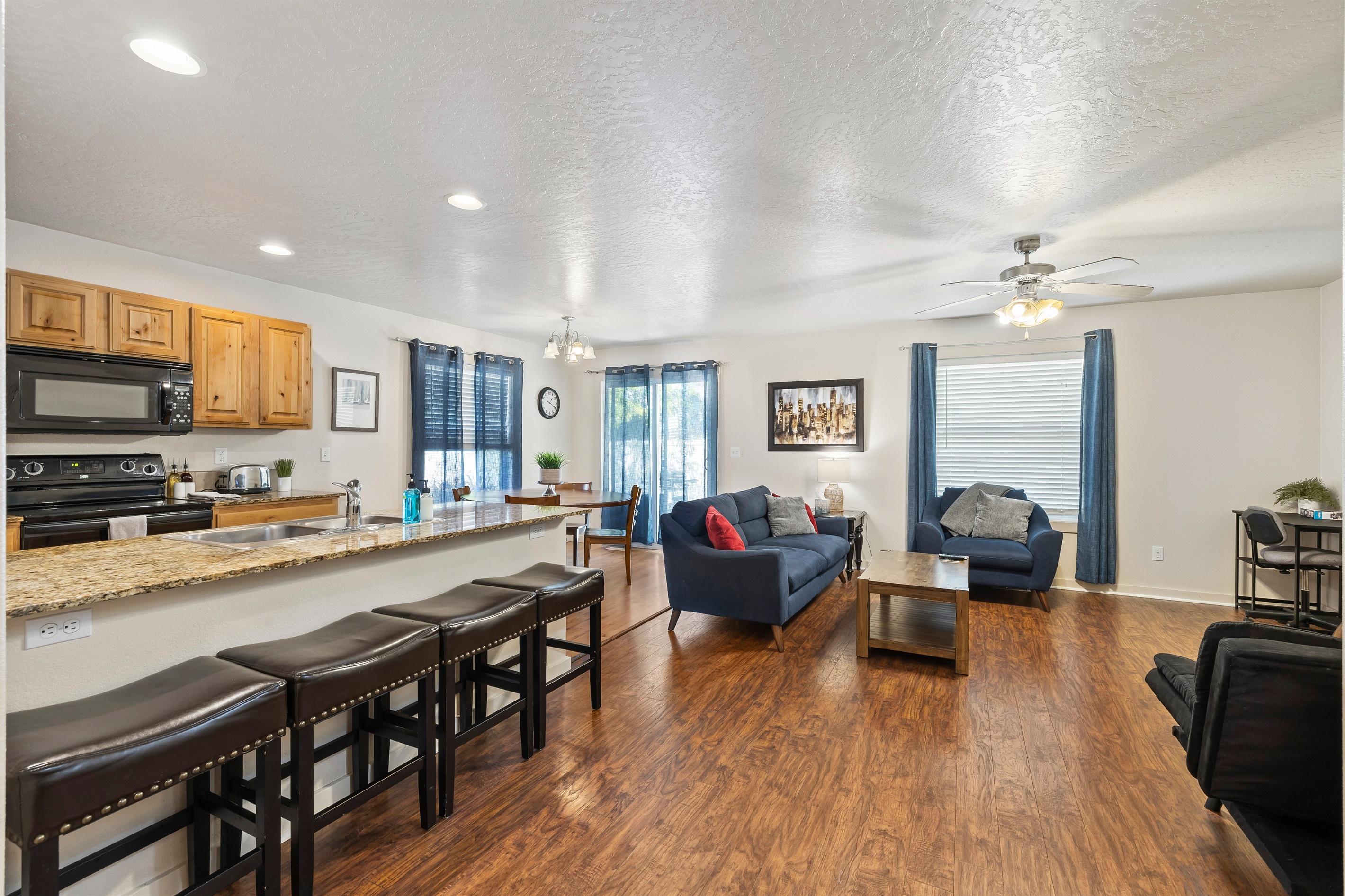2 Charming Homes | Private Yards | Sleeps 16 4