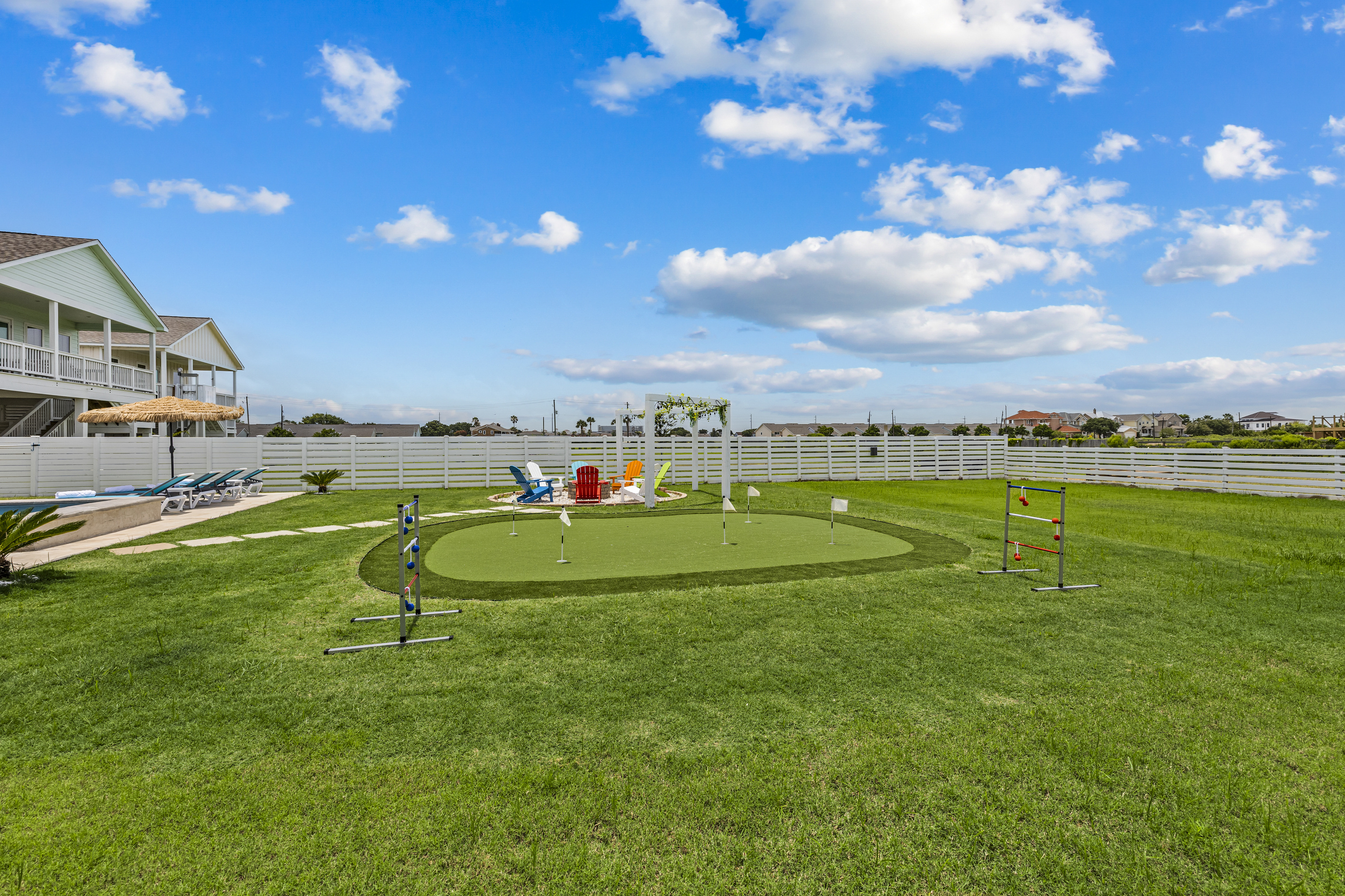 Private Putting Green
Practice your short game or enjoy a little friendly competition on the private putting green—perfect for golfers of all skill levels and fun for the whole family.