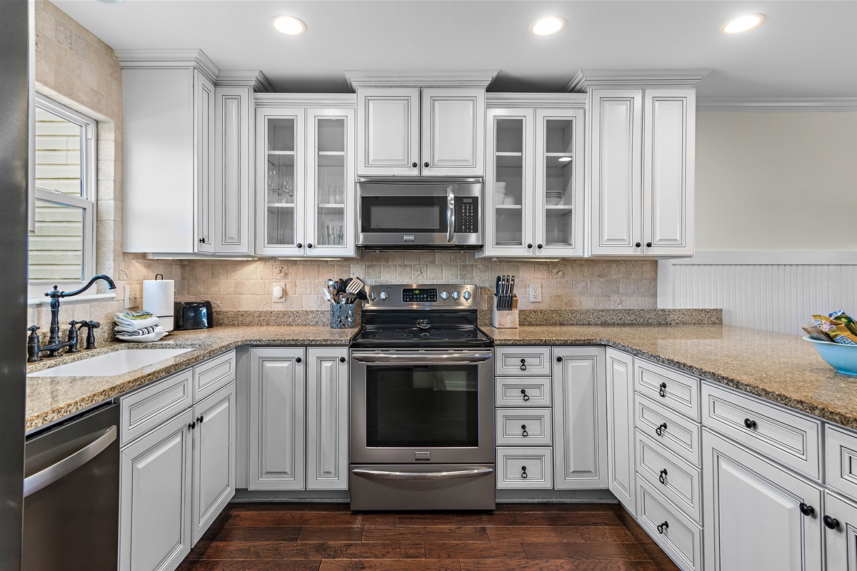 Remodeled, Fully-Stocked Kitchen with Granite Countertops and Stainless Appliances