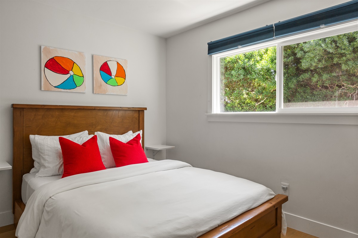 Guest Bedroom - Queen