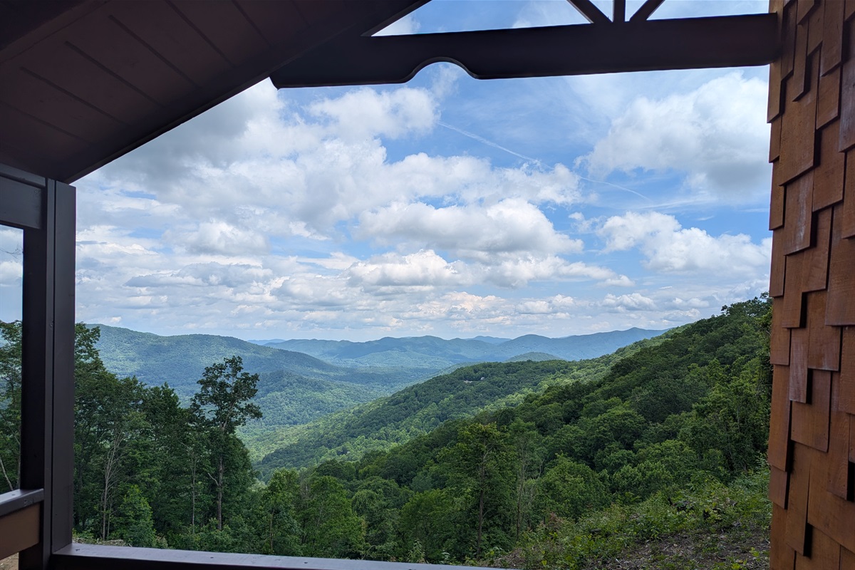 Incredible Long-Range Mountain Views from your porch