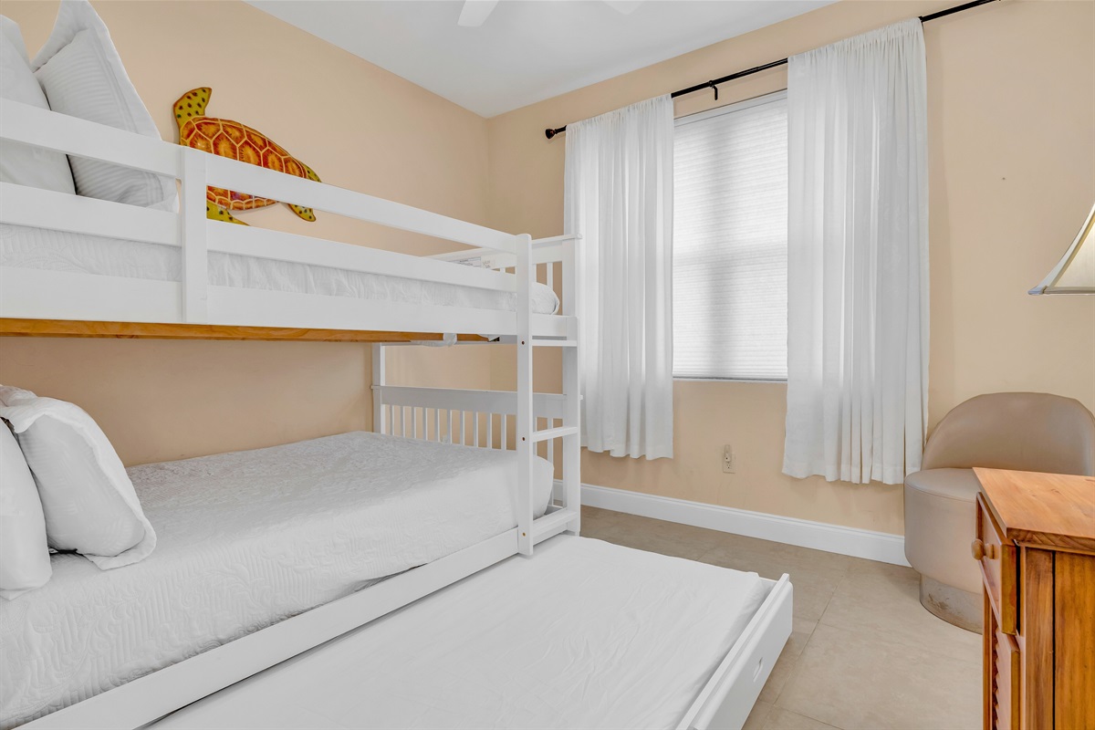 and a pull out twin size trundle bed