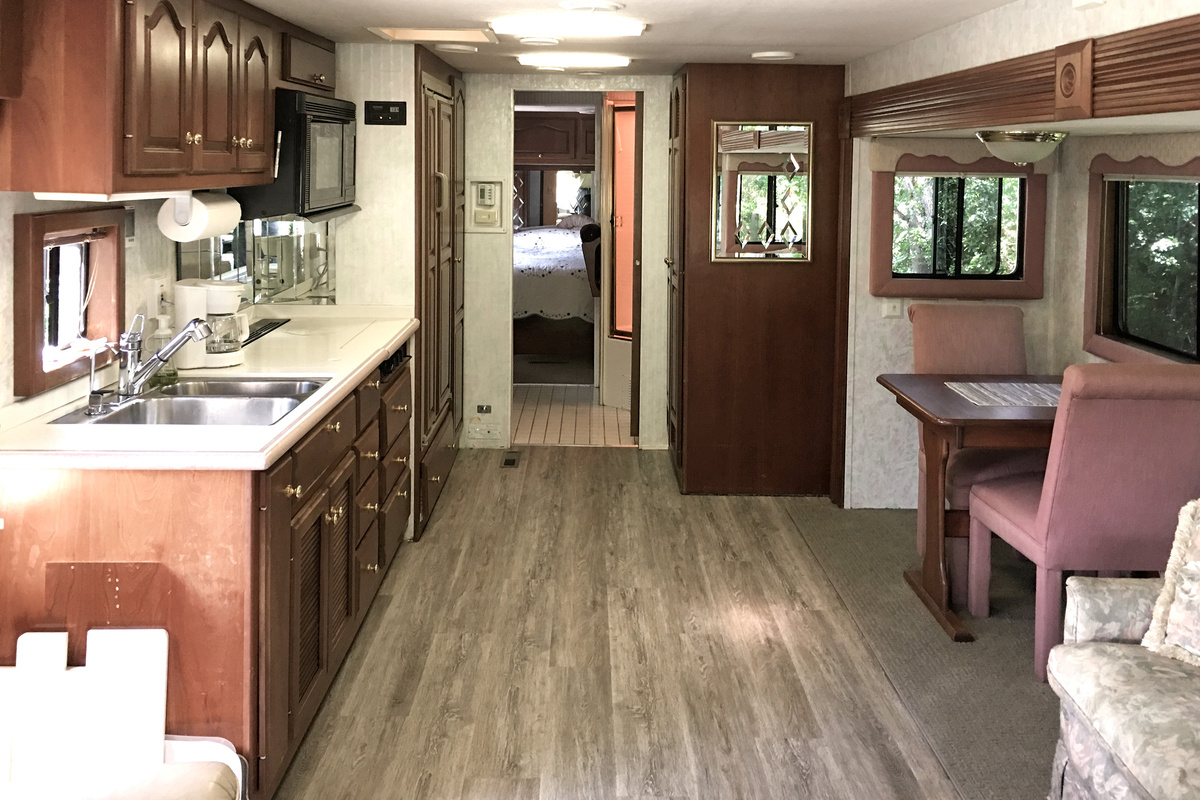 Kitchen and Dining Table (expandable)