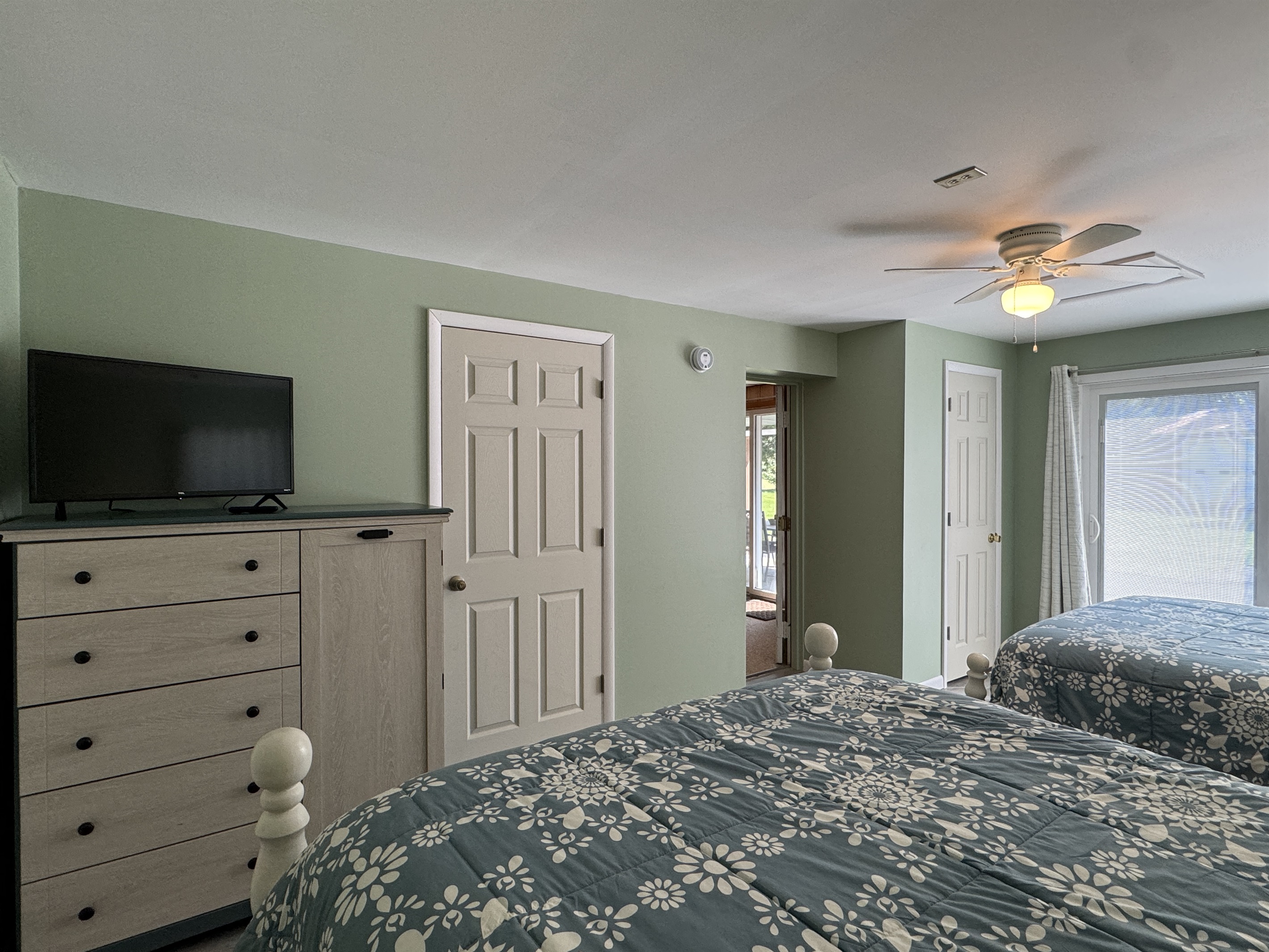 Lower level 2 Queen room