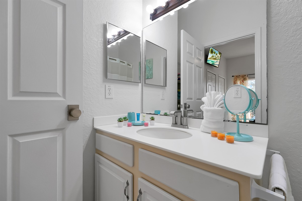 Master bedroom ensuite with bathtub