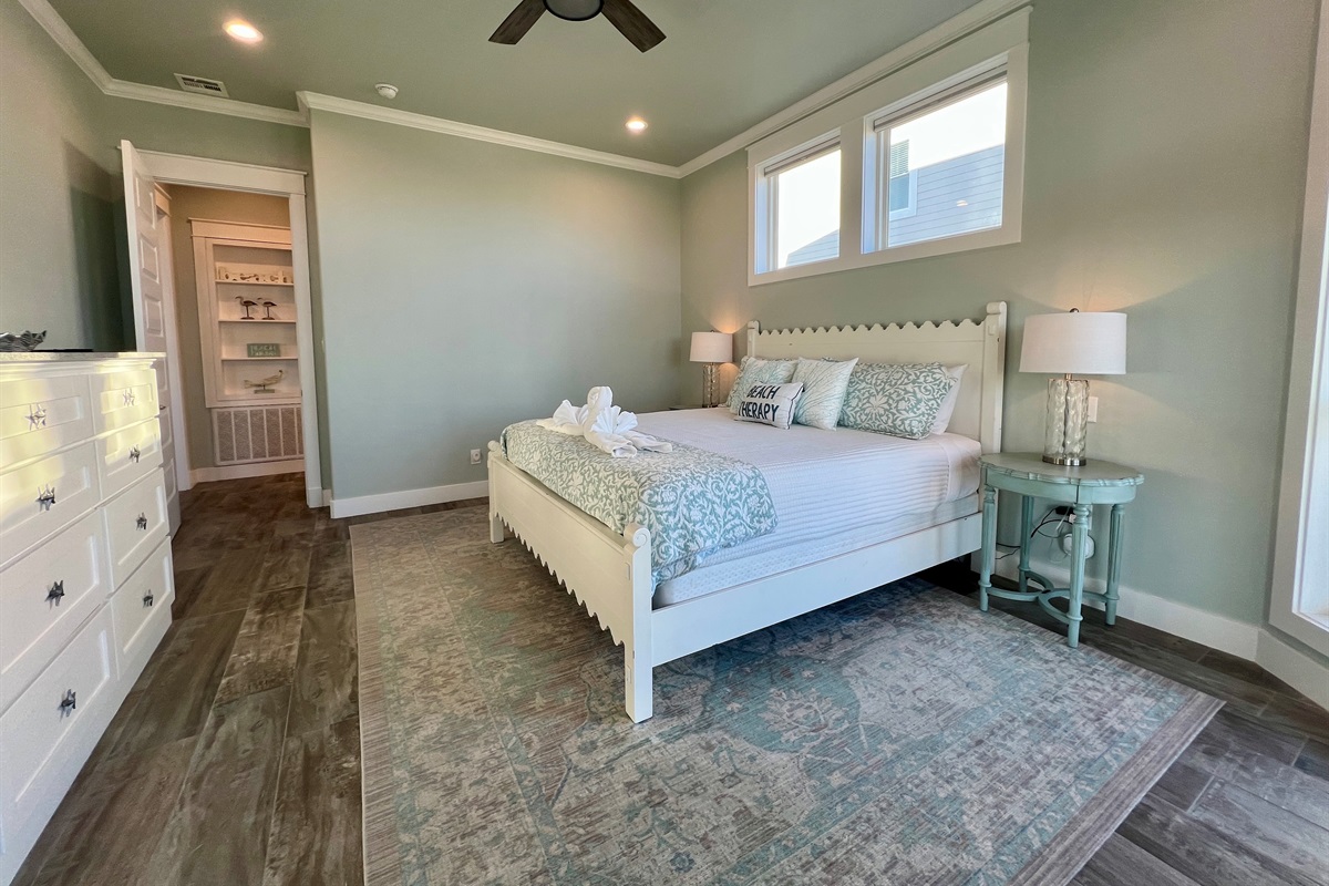 Crystal Paradise Primary Bedroom: retreat with king bed and sweeping ocean views.