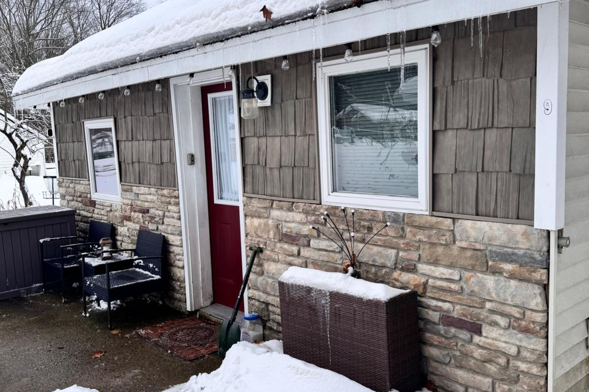 Welcome to The Duet Cottage—your cozy winter retreat for fresh air, snowy days, and peaceful evenings by the lake.