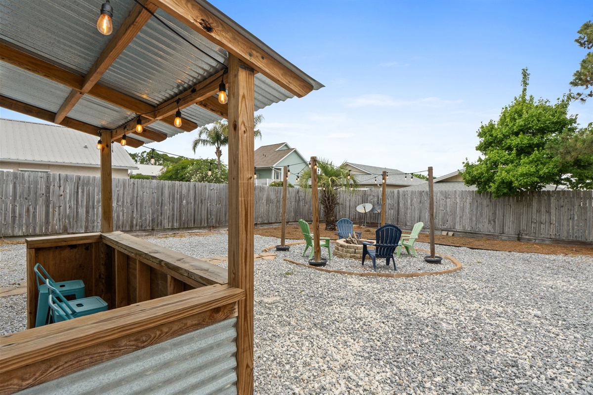 Outdoor Bar and Fire Pit