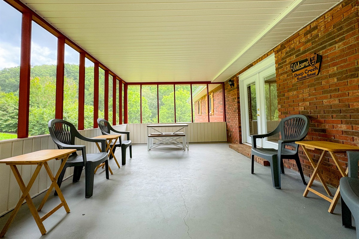 Plenty of seats and room to have morning coffee and enjoy the sun come over the mountains!