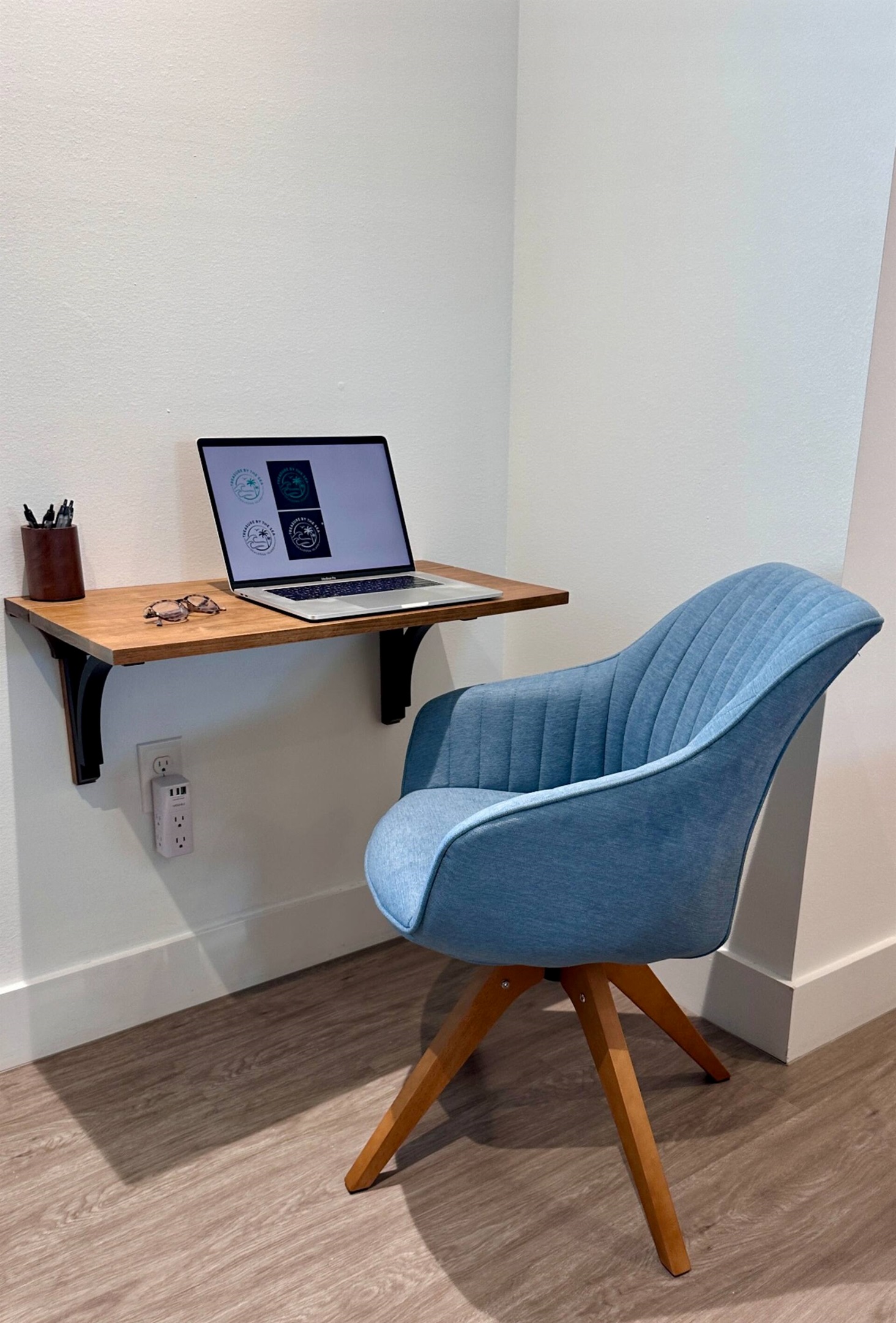 Master Bedroom's Working Space