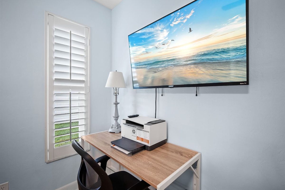 Work space in the bedroom 2