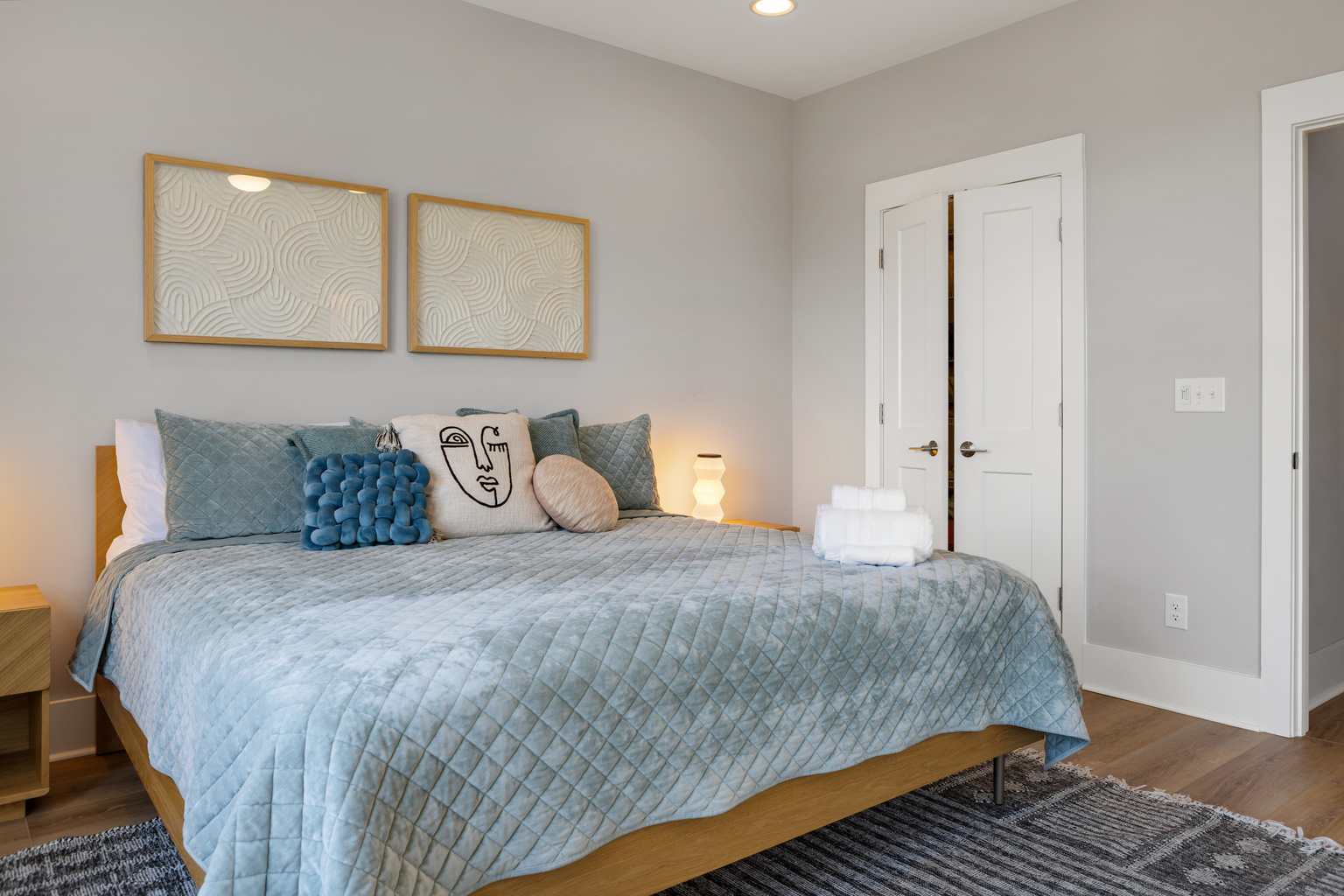 King Bed & linens provided