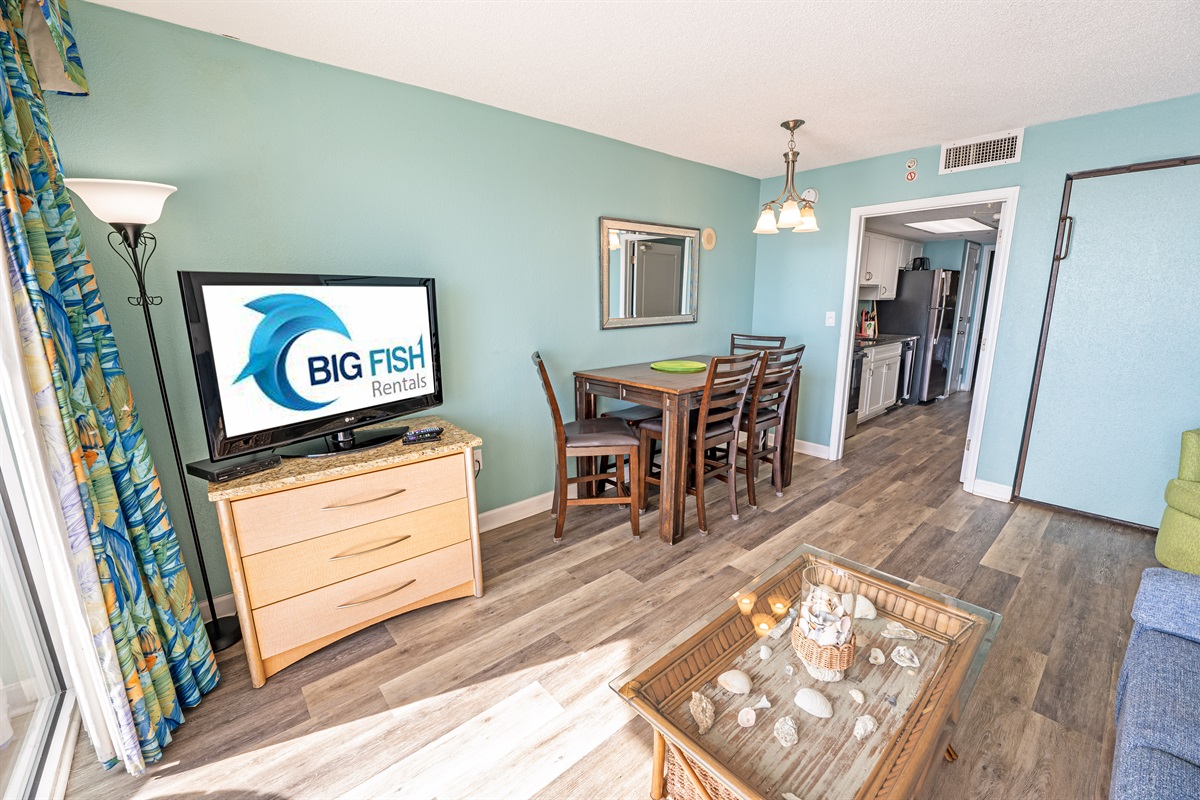 Living Room with Stunning Views🌊☀️