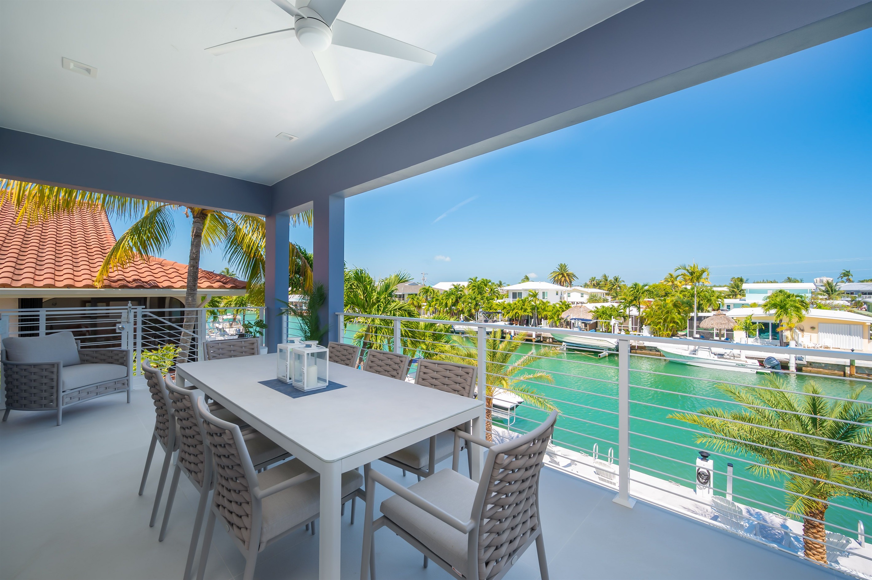 Outside dining on the balcony