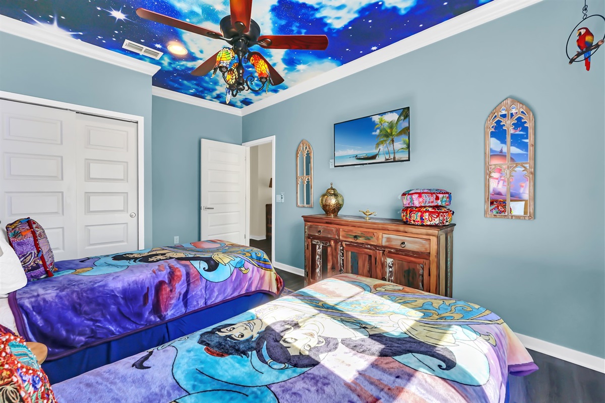 Guest room with two twin beds