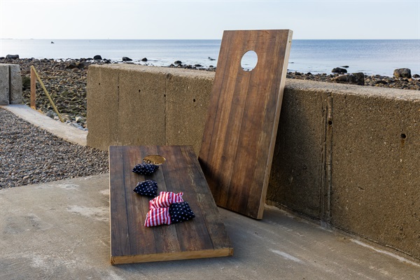 Enjoy our classic cornhole game on-site, ideal for relaxed afternoons or fun evenings spent outdoors with family and friends.