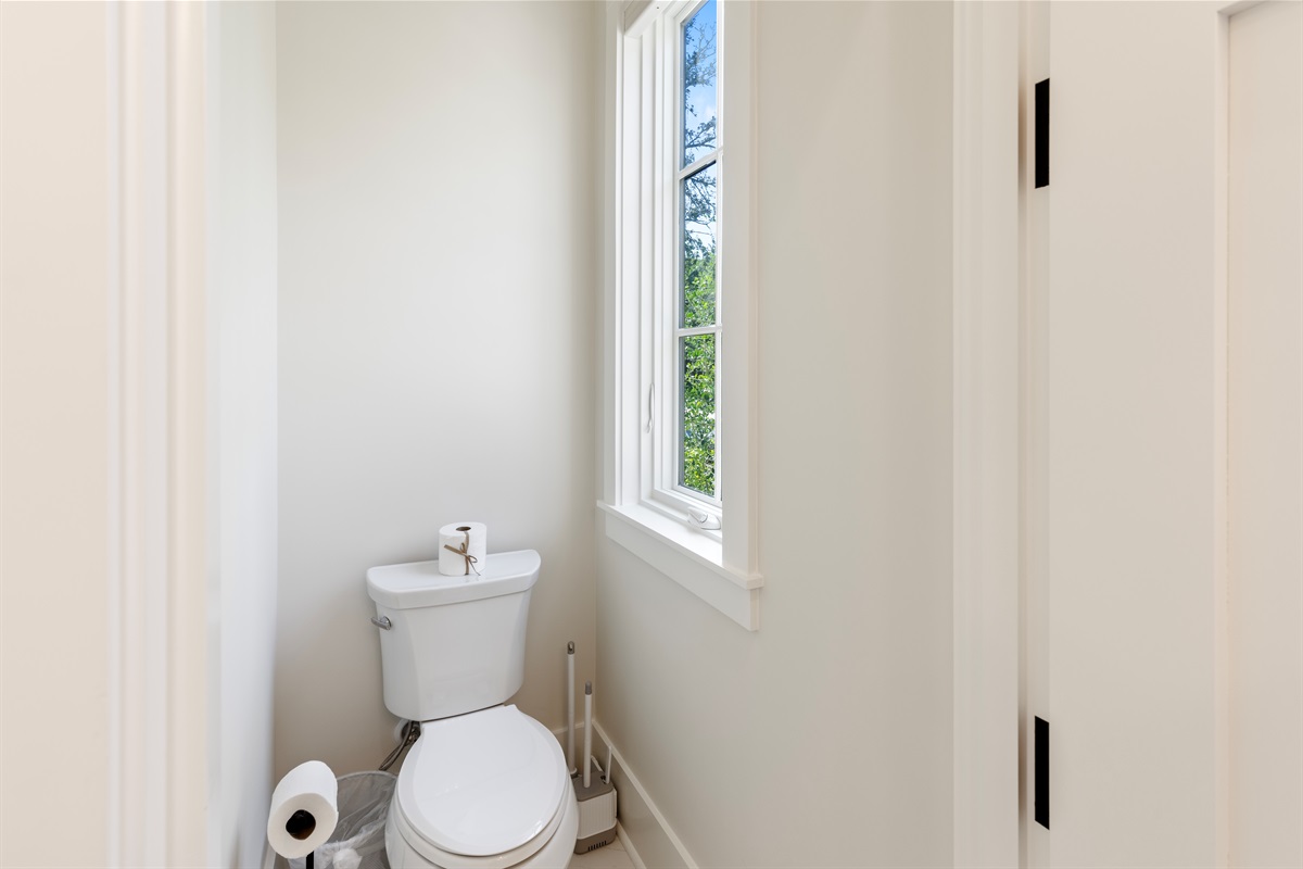 Full En Suite Bathroom (1st Floor)
