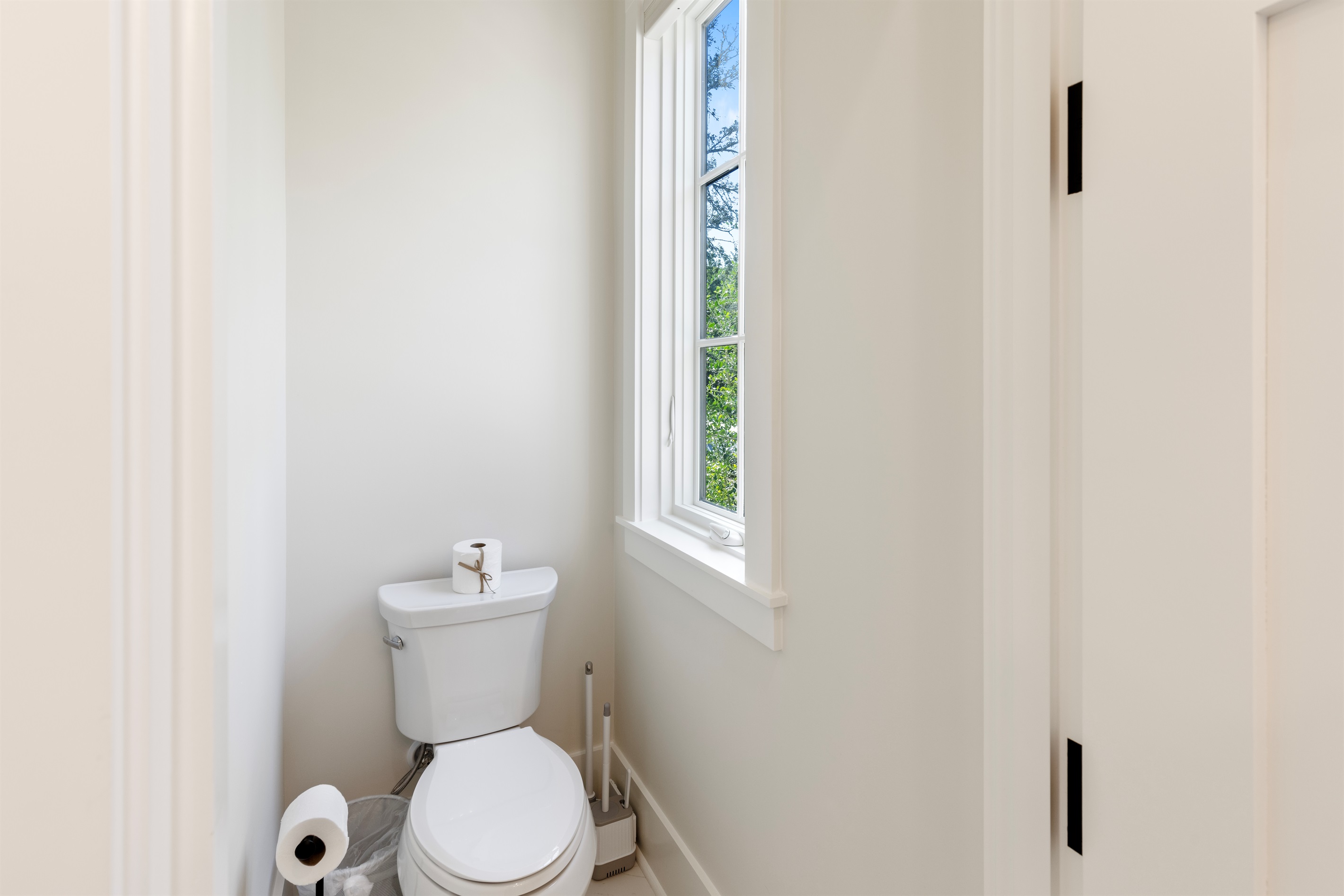 Full En Suite Bathroom (1st Floor)