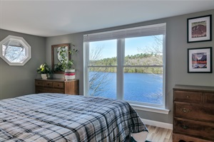 "the mountains" room lakeview