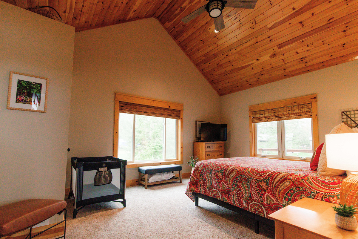 Spacious queen bedroom on the main level!