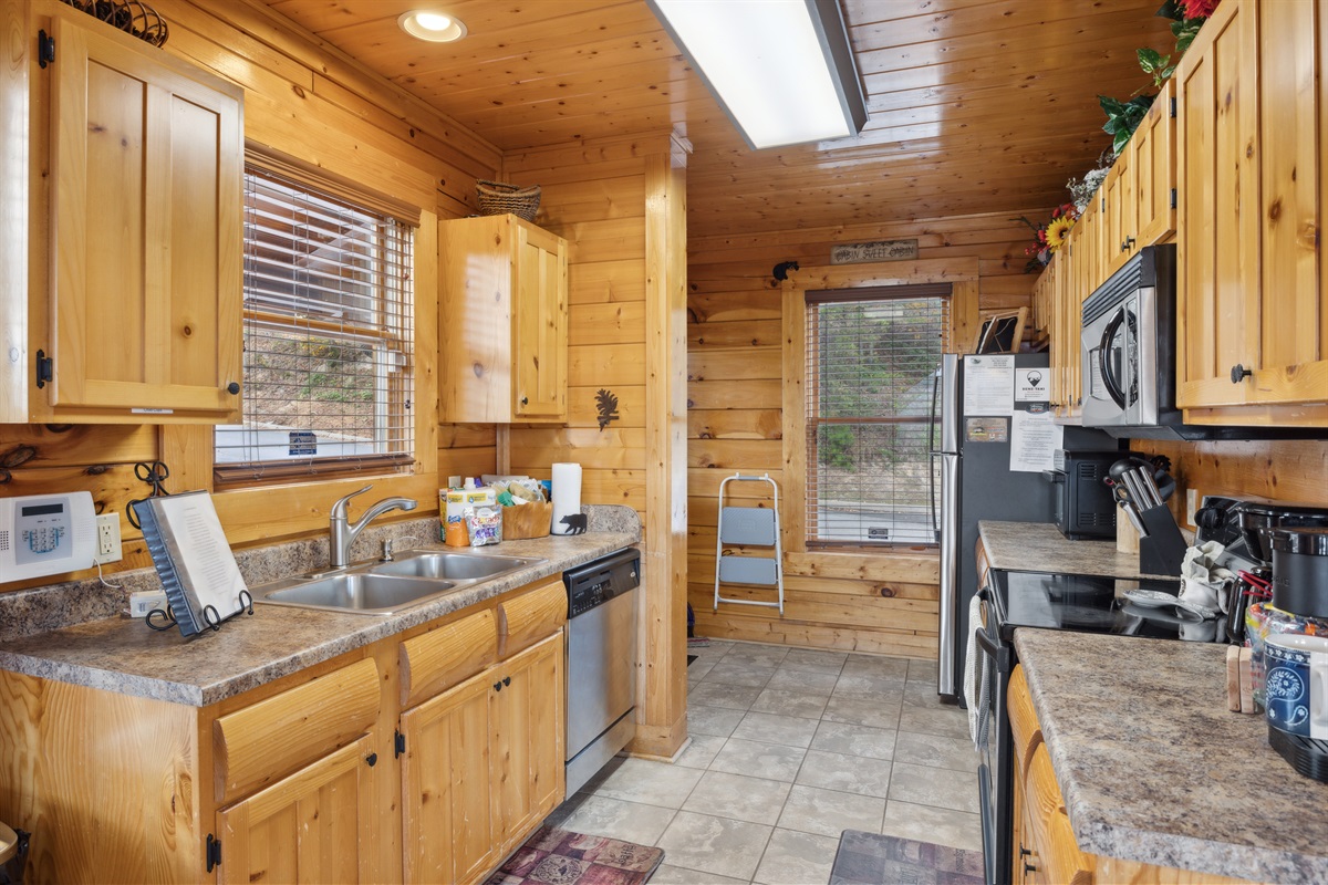 - Fully equipped kitchen with stainless steel appliances and cabin charm   - Prepare home-cooked meals with mountain views through every window   - Functional layout for effortless cooking and cozy dining moments