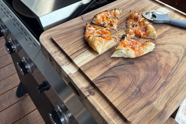 Bbq comes with pizza oven and stone to make your own fresh pizza  