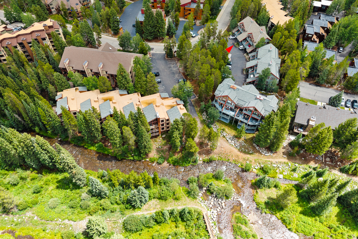 Columbine Pine Creek Retreat (red arrow) is only 80 yards from the Blue River with walking trails into town or junction with the extensive Burro Trail system. 