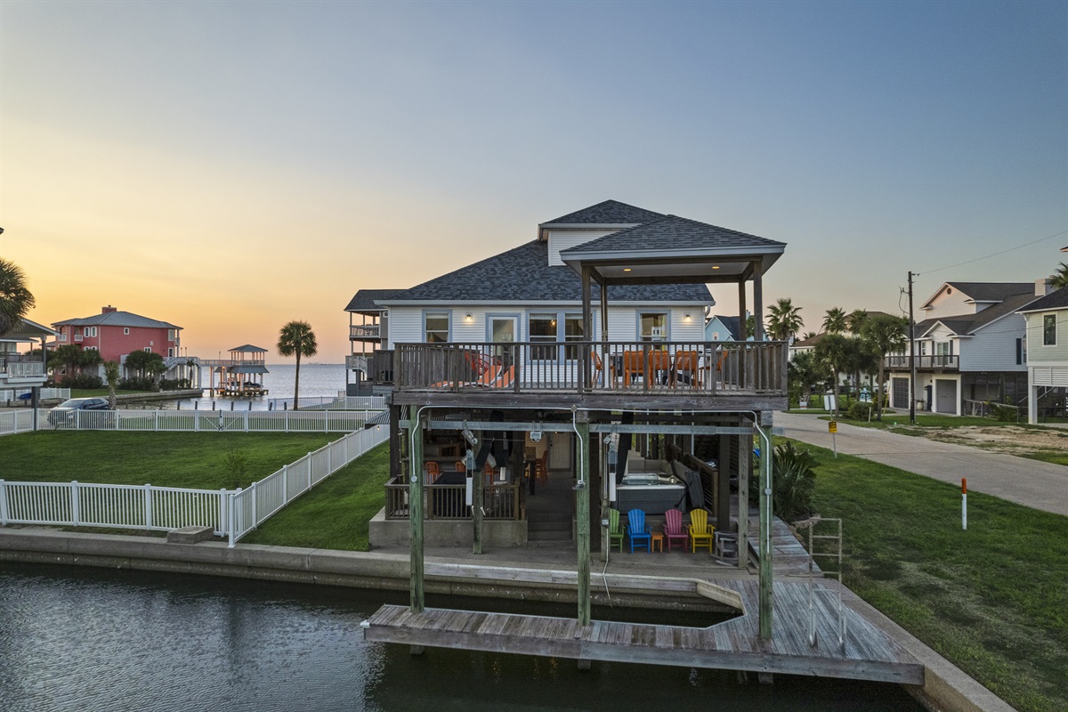 96a45c2a65e44409be5603e77ccaed2a Large | Beachhouse | Texas | TX | Vacation Homes | Galveston | Crystal Beach | Kokomo | Breezy Days | Beachfront Elegance | Sunrise Serenity | Southern Sands Property Management, LLC